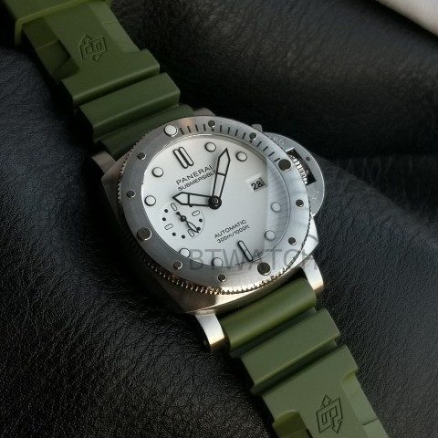VS공장 파네라이 섭머저블 PAM01226 화이트 다이얼 그린 러버 44mm